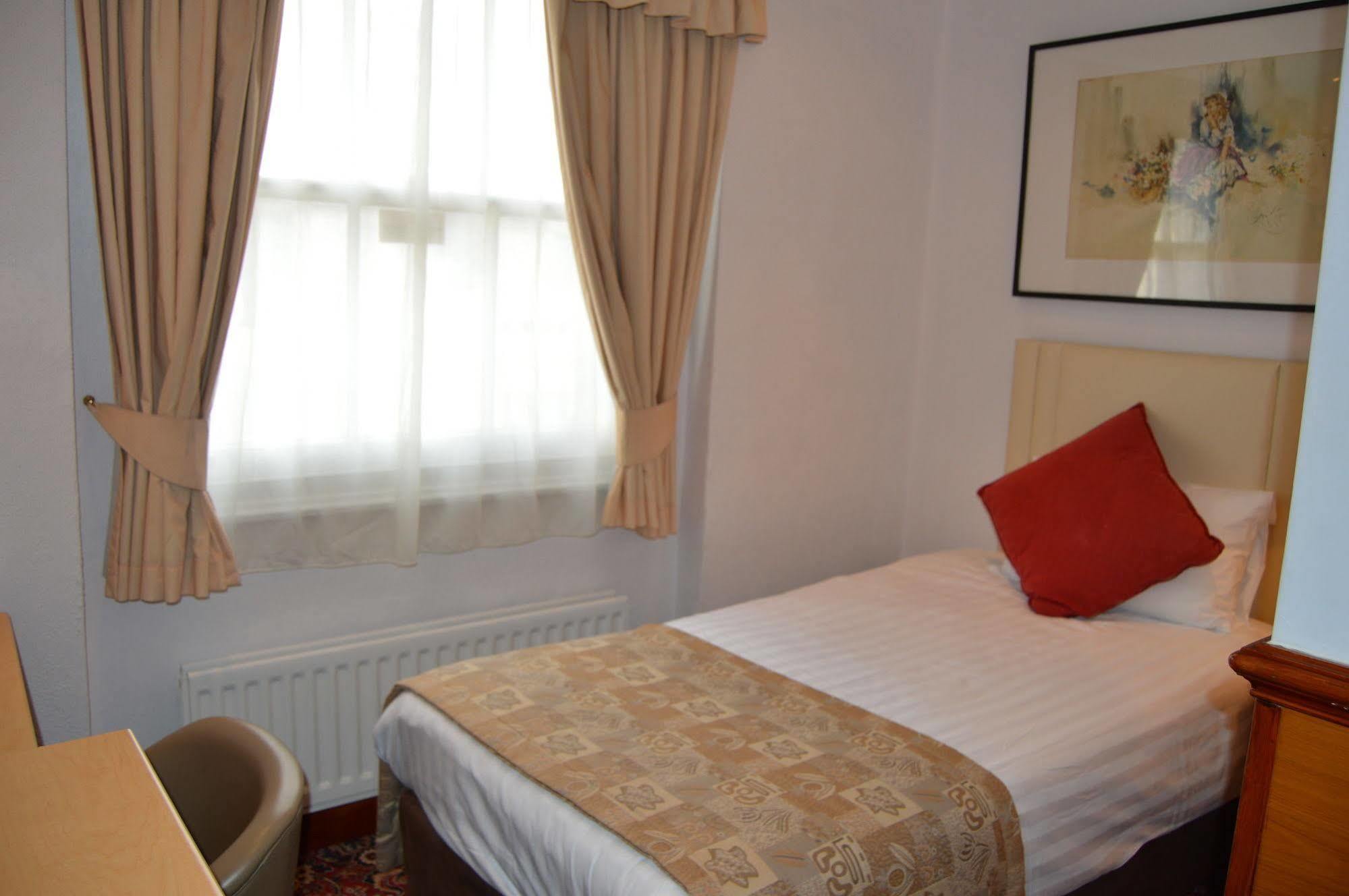 Holiday Villa Hotel Hotel 3*